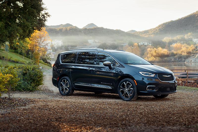 Chrysler Brand Announces New 2023 Chrysler Pacifica Road Tripper, Celebrates Ultimate Family Travel Vehicle